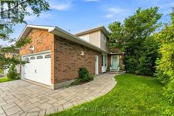 25 WATERTON CRESCENT  Ottawa, ON K2M 1Y8
