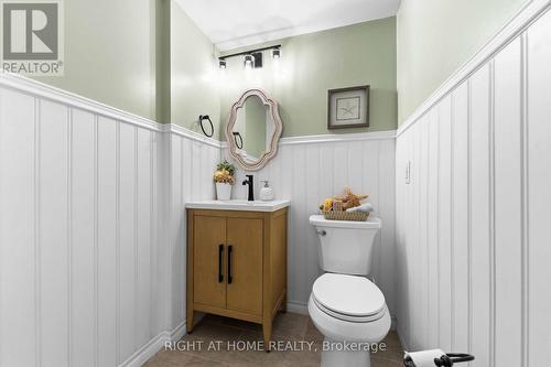 25 Waterton Crescent, Ottawa, ON - Indoor Photo Showing Bathroom