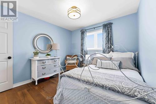25 Waterton Crescent, Ottawa, ON - Indoor Photo Showing Bedroom