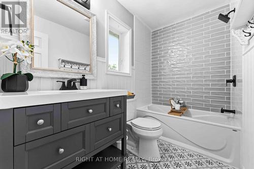 25 Waterton Crescent, Ottawa, ON - Indoor Photo Showing Bathroom