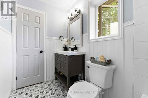 25 Waterton Crescent, Ottawa, ON - Indoor Photo Showing Bathroom