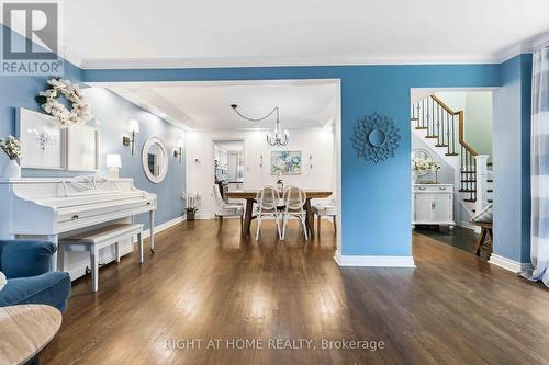 25 Waterton Crescent, Ottawa, ON - Indoor Photo Showing Living Room