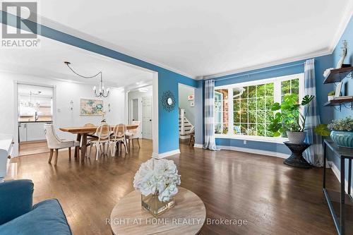 25 Waterton Crescent, Ottawa, ON - Indoor Photo Showing Living Room