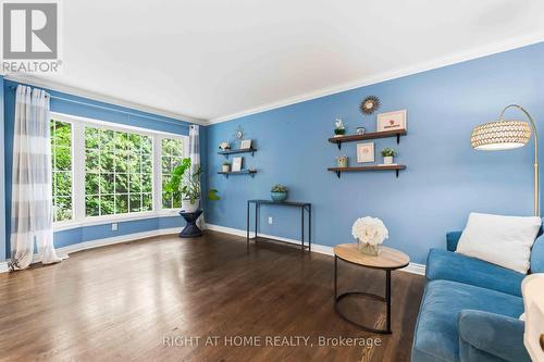 25 Waterton Crescent, Ottawa, ON - Indoor Photo Showing Living Room