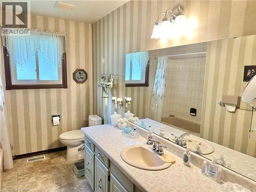 Bathroom - 4 piece Dual vanity with an integrated sink, full-width mirror, and overhead light fixture - 44 Douglas Avenue, Simcoe, ON - Indoor Photo Showing Bathroom