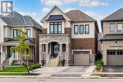 87 CARONDALE SQUARE  East Gwillimbury, ON L9N 0X7