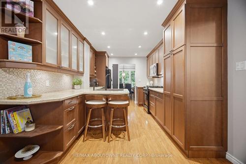 6298 Starfield Crescent, Mississauga, ON - Indoor Photo Showing Kitchen