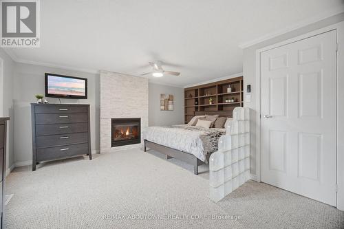 6298 Starfield Crescent, Mississauga, ON - Indoor Photo Showing Bedroom