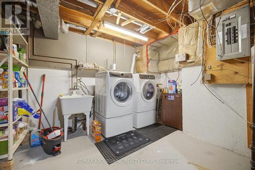 6298 Starfield Crescent, Mississauga, ON - Indoor Photo Showing Laundry Room