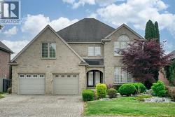 937 PAVAN Windsor, ON N9G 2X5