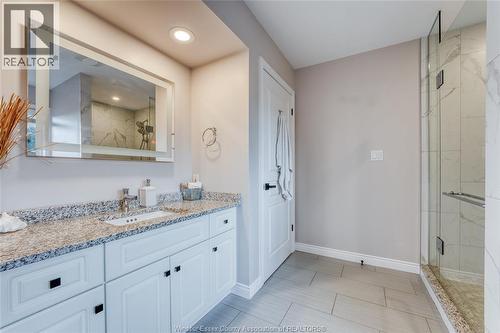 937 Pavan, Windsor, ON - Indoor Photo Showing Bathroom