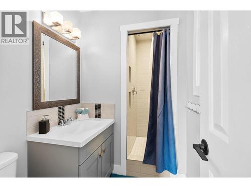 Main floor primary 3 piece ensuite - 3341 Broadview Road, West Kelowna, BC - Indoor Photo Showing Bathroom