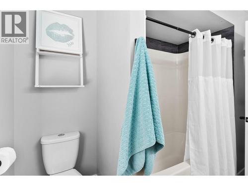 Main floor bath + pool access - 3341 Broadview Road, West Kelowna, BC - Indoor Photo Showing Bathroom