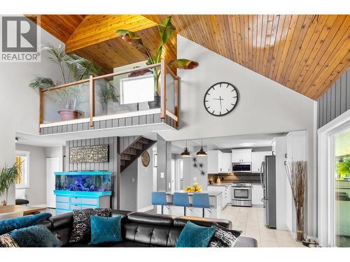 Vaulted ceilings to upper floor - 3341 Broadview Road, West Kelowna, BC - 