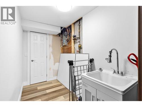 Main house laundry area - 3341 Broadview Road, West Kelowna, BC - Indoor Photo Showing Laundry Room
