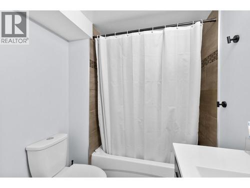Legal suite bath - 3341 Broadview Road, West Kelowna, BC - Indoor Photo Showing Bathroom