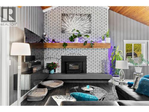 Grand wood burning fireplace - 3341 Broadview Road, West Kelowna, BC - Indoor Photo Showing Living Room With Fireplace