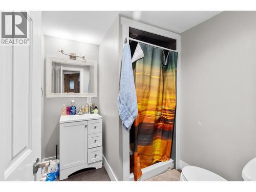 In-law suite bathroom - 3341 Broadview Road, West Kelowna, BC - Indoor Photo Showing Bathroom