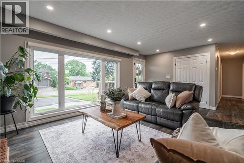 368 Caithness Street, Caledonia, ON - Indoor Photo Showing Living Room