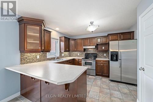 11 Kensington Court, St. Thomas, ON - Indoor Photo Showing Kitchen With Double Sink