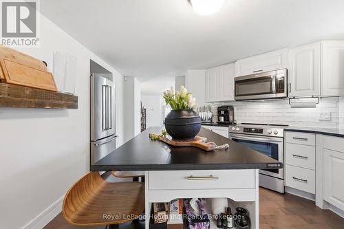 100 - 5 Cobourg Street, Goderich (Goderich (Town)), ON - Indoor Photo Showing Kitchen With Upgraded Kitchen