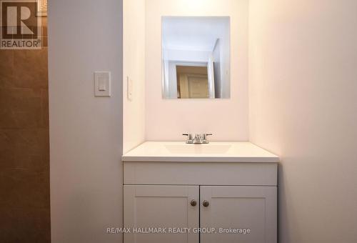 759 Adams Avenue, Ottawa, ON - Indoor Photo Showing Bathroom