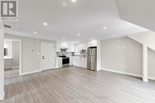 UPPER - 10 WARBECK PLACE , Toronto, Ontario M9R 3C3 3