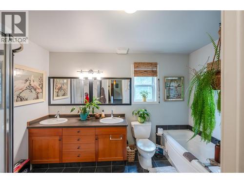 3812 Albrecht Road, Naramata, BC - Indoor Photo Showing Bathroom