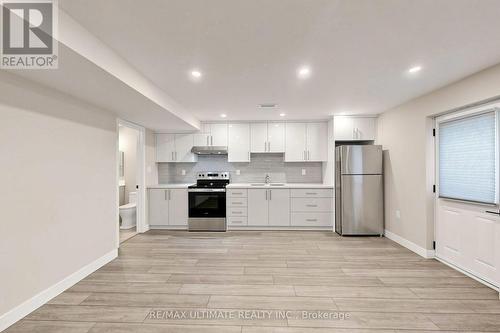 LOWER - 10 WARBECK PLACE , Toronto, Ontario M9R 3C3 3