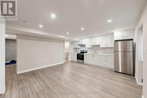LOWER - 10 WARBECK PLACE , Toronto, Ontario M9R 3C3 5