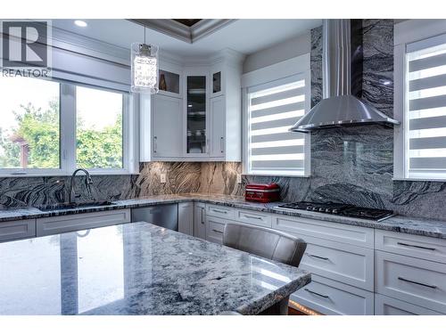 3666 Benvoulin Road, Kelowna, BC - Indoor Photo Showing Kitchen With Upgraded Kitchen