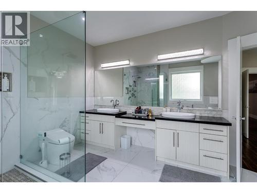 3666 Benvoulin Road, Kelowna, BC - Indoor Photo Showing Bathroom