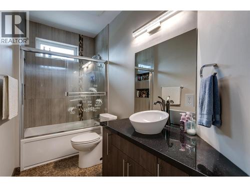 3666 Benvoulin Road, Kelowna, BC - Indoor Photo Showing Bathroom