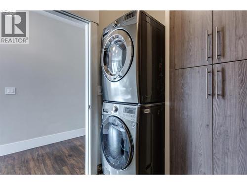 3666 Benvoulin Road, Kelowna, BC - Indoor Photo Showing Laundry Room