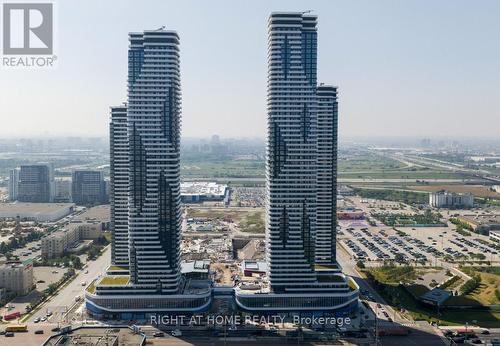 3907 - 8 Interchange Way, Vaughan, ON - Outdoor