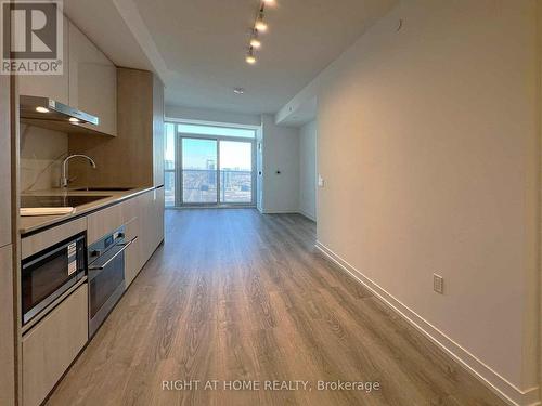 3907 - 8 Interchange Way, Vaughan, ON - Indoor