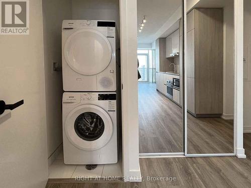 3907 - 8 Interchange Way, Vaughan, ON - Indoor Photo Showing Laundry Room