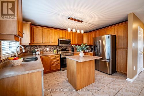 25 Starr Crescent, Aurora, ON 