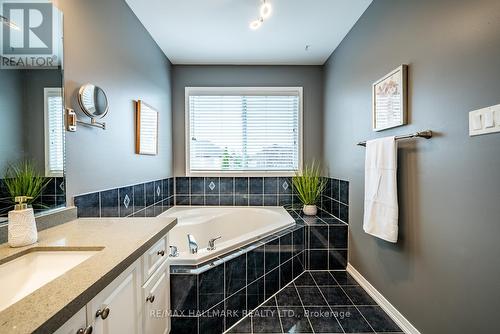 25 Starr Crescent, Aurora, ON 