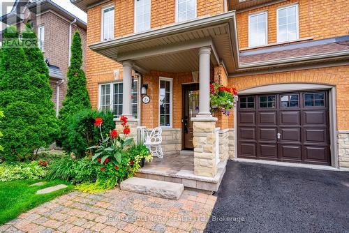 25 Starr Crescent, Aurora, ON 