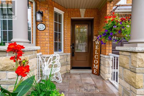 25 Starr Crescent, Aurora, ON 
