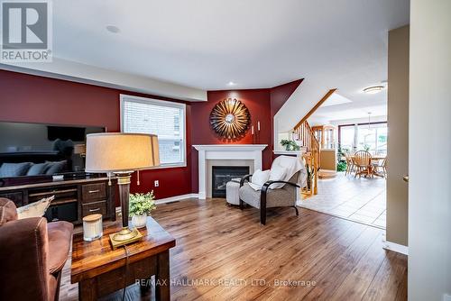 25 Starr Crescent, Aurora, ON 