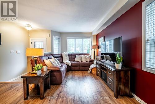 25 Starr Crescent, Aurora, ON 