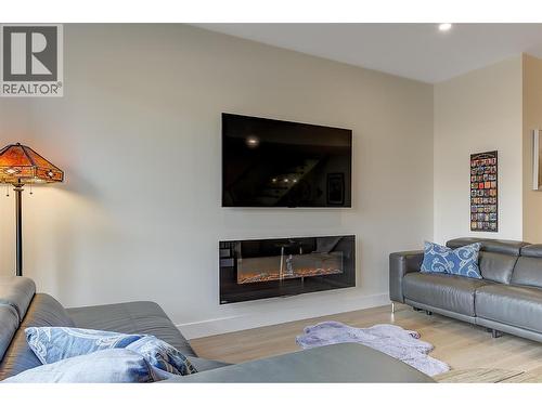 Sleek electric fireplace creates a contemporary focal point in the living room - 747 Patterson Avenue Unit# 2, Kelowna, BC - Indoor Photo Showing Living Room With Fireplace