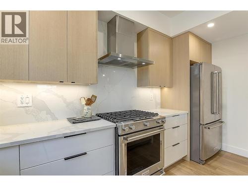 Gas range - 747 Patterson Avenue Unit# 2, Kelowna, BC - Indoor Photo Showing Kitchen With Upgraded Kitchen