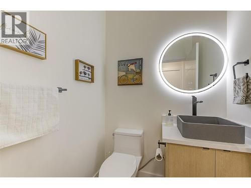 Convenient main-floor 2-piece powder room tucked just off the kitchen - 747 Patterson Avenue Unit# 2, Kelowna, BC - Indoor Photo Showing Bathroom