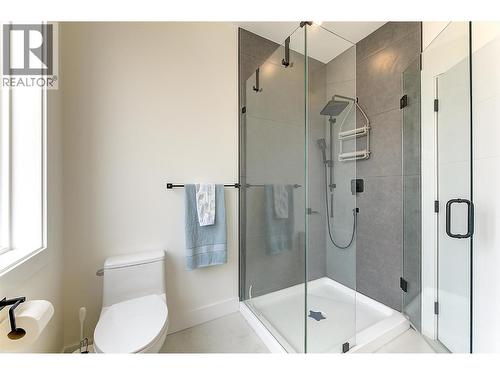 Glass shower • rainfall showerhead - 747 Patterson Avenue Unit# 2, Kelowna, BC - Indoor Photo Showing Bathroom