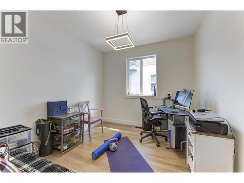 Flexible bedroom or home-office space - 747 Patterson Avenue Unit# 2, Kelowna, BC - Indoor Photo Showing Office