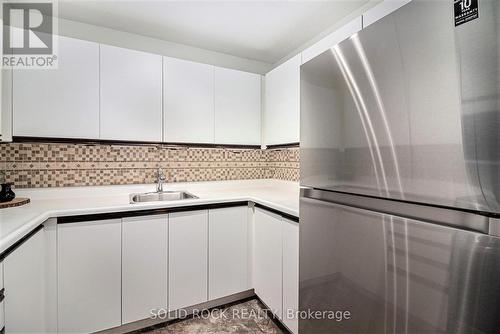 1204 - 475 Laurier Avenue W, Ottawa, ON - Indoor Photo Showing Kitchen