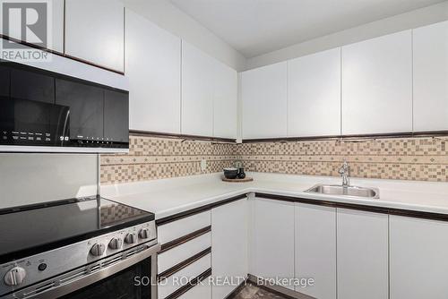 1204 - 475 Laurier Avenue W, Ottawa, ON - Indoor Photo Showing Kitchen